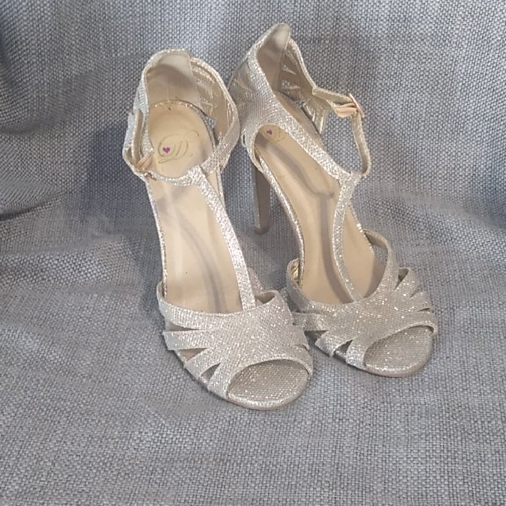 Delicious Women's Ankle Strap Heels Size 8
